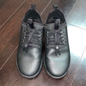 Clove healthcare shoes